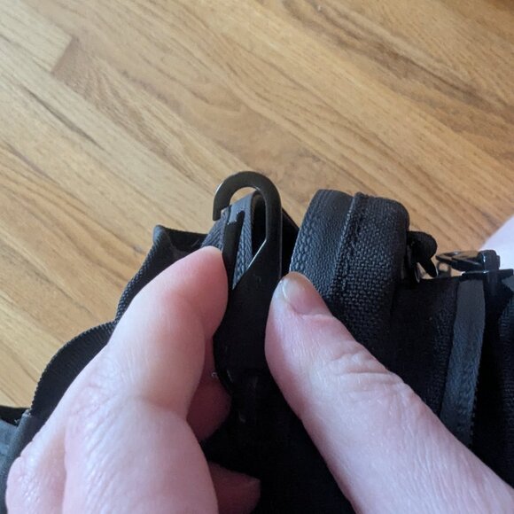 VAULTEK LifePod 2.0 SlingBag (bag only) - Brand New, Black - Picture 7 of 14